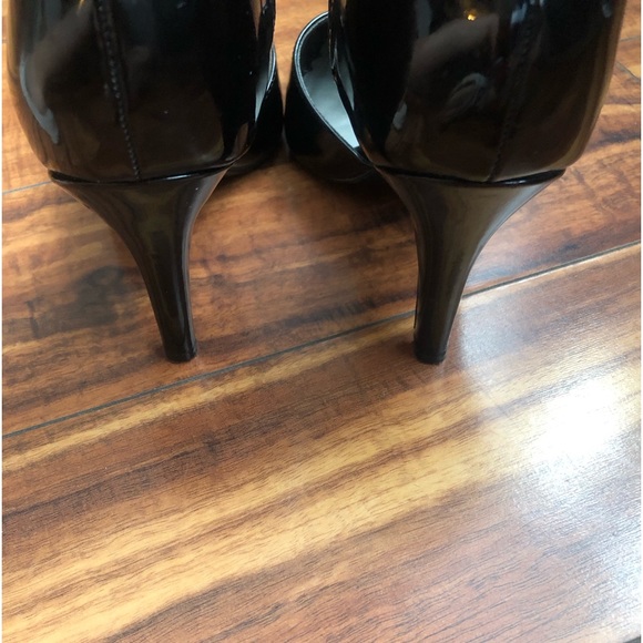 Heel’s - Picture 8 of 13